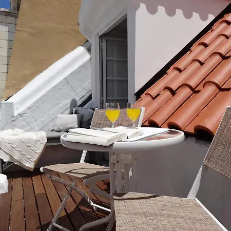 The Downtown Terrace - Fabulous Views, Sun Deck, Penthouse, 5th-floor No Lift Lisbona