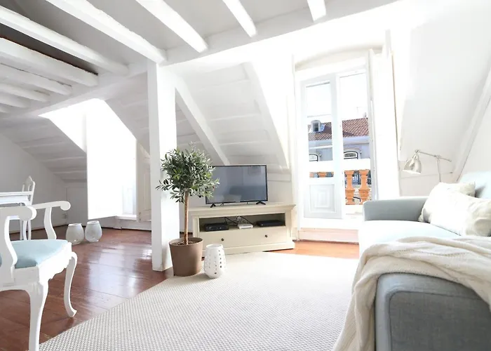 The Downtown Terrace - Fabulous Views, Sun Deck, Penthouse, 5th-floor No Lift Lisbona