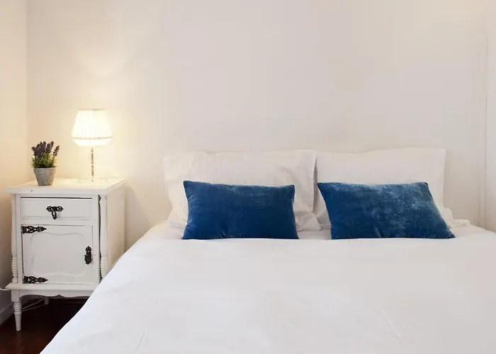 Appartamento The Downtown Terrace - Fabulous Views, Sun Deck, Penthouse, 5th-floor No Lift Lisbona
