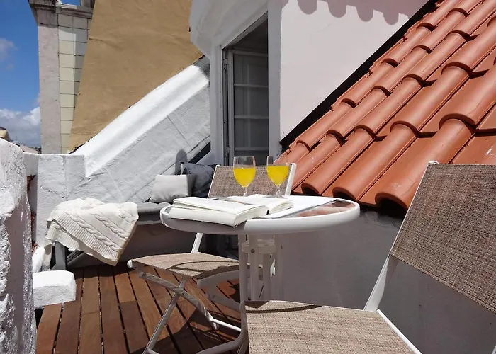 The Downtown Terrace - Fabulous Views, Sun Deck, Penthouse, 5th-floor No Lift Lisbona